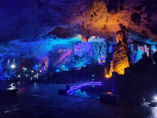 Visit Guilin: Reed Flute Cave and Tea Plantation Private Tour in Guilin