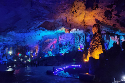 Guilin : Visite privée de la grotte de la flûte de roseau et de la plantation de théDépart de l&#039;hôtel de Yangshuo