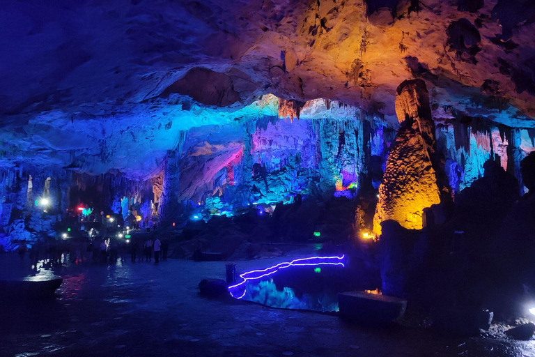 Guilin : Visite privée de la grotte de la flûte de roseau et de la plantation de théDépart de l&#039;hôtel de Yangshuo