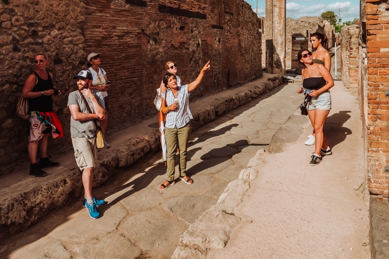 Pompeii: Entry Ticket and Guided Tour with an Archaeologist Tour in Spanish