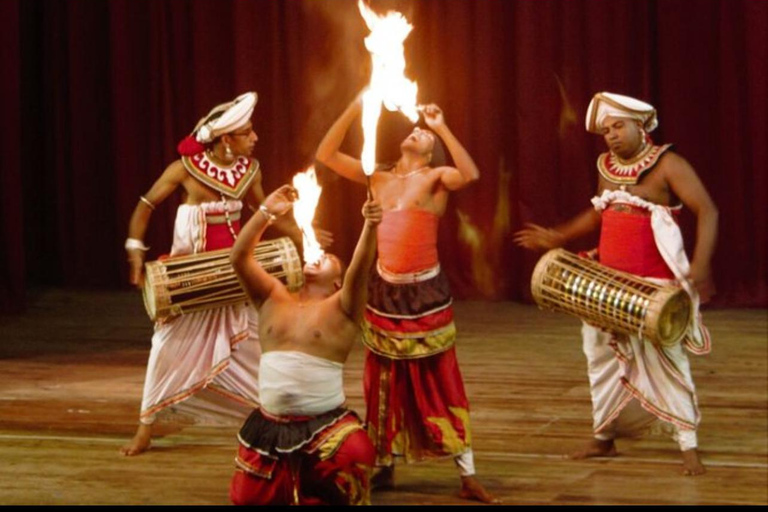 Sigiriya: Kandy VIP Transfer with Temple & Dance Show