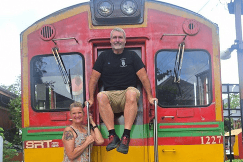 Bangkok: Maeklong Train Ride & Floating Market Boat Ride