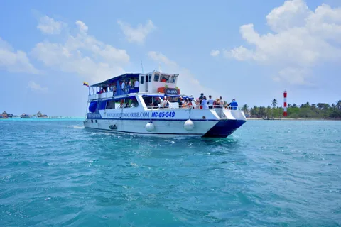 SAN ANDRES:COMBO Fullday Jhonny cay or Aquarium, Tour Bahia,Vuelta Isla chiva
