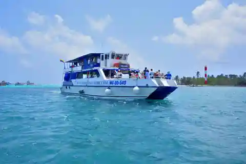 SAN ANDRES:COMBO Dia inteiro Jhonny Cay ou Aquário, Tour Bahia,Vuelta Isla Chiva