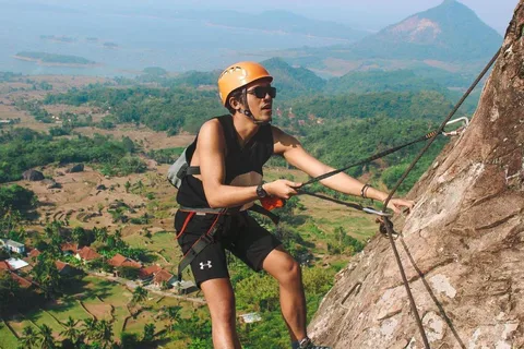 Mount Parang: Via Ferrata Guided Tour with Transfer Option