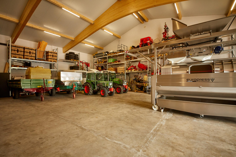 Kröv/Gut Hermes: Wine tour & tasting through the vineyard, winery, & sparkling wine factory Kröv/Gut Hermes: Wine Tour & Tasting Through Vineyard, Winery & Champagne Factory