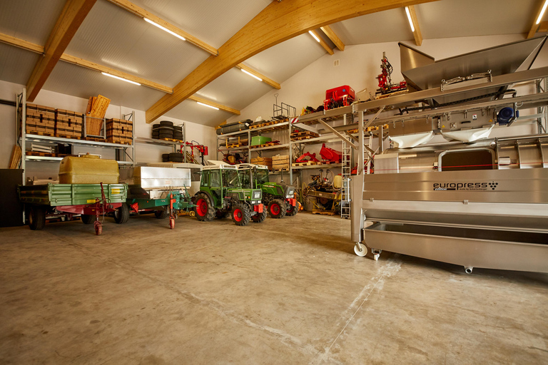 Kröv/Gut Hermes: Wine tour & tasting through the vineyard, winery, & sparkling wine factory Kröv/Gut Hermes: Wine Tour & Tasting Through Vineyard, Winery & Champagne Factory