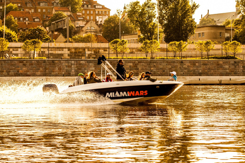 Warsaw: Cruise the Vistula w/ 80s Music, Retro Vibes & Views