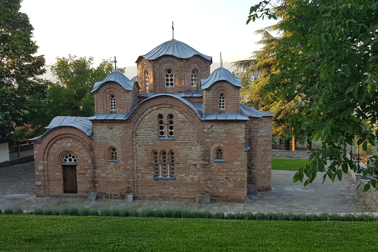 Milleniumskreuz, St. Pantelemon und Matka-Schlucht von Skopje aus