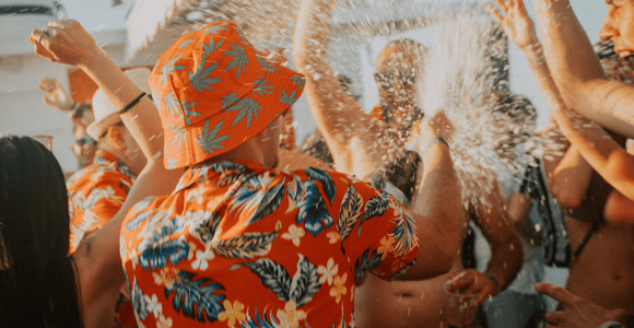 Pula: Boom Boat Party - Kreuzfahrt, Drinks, DJ & After-Party