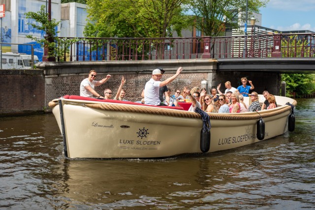Haarlem: Beautiful Open Boat Canal Cruise incl. live guide!