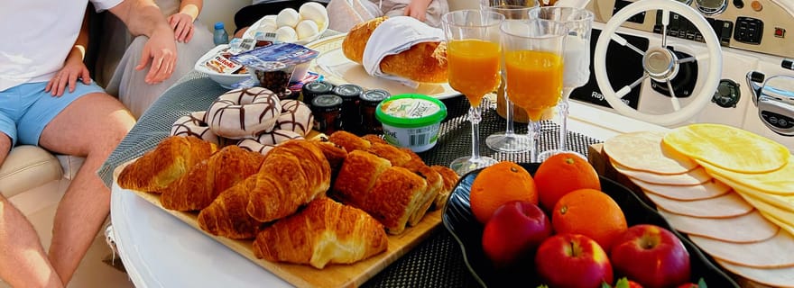 Dubaï : croisière privée en yacht (petit déjeuner léger en option)