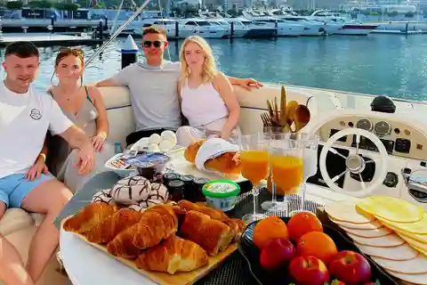 Dubai: Privat lyxig yachtkryssning + valfri frukost