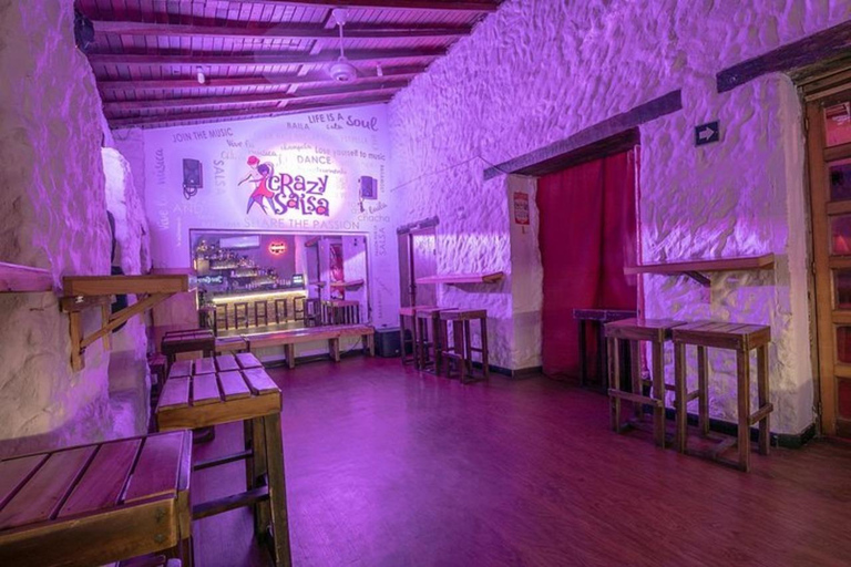 Cartagena: Salsa Class and Bar Hopping Tour with Drinks