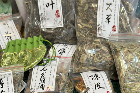 Guangzhou: Discover Lingnan Heritage & Local Life (Private) Guide for French/Spanish/Italian/German/Russian