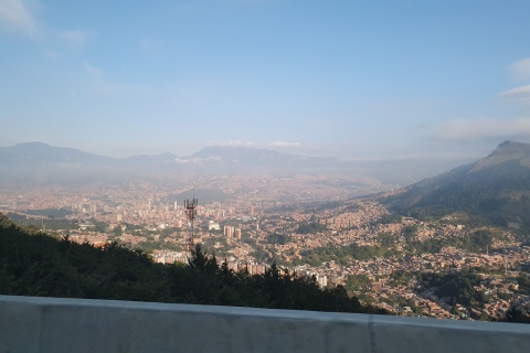 Medellín: 1-Weg-Transfer vom Flughafen José María Córdova