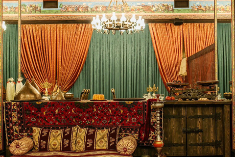 Baku: Free Walking Tour & Dinner at Shirvanshah Museum