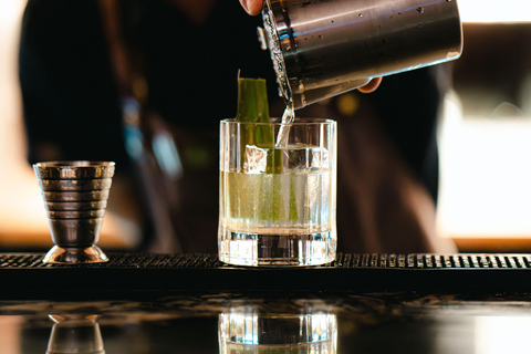Gold Coast: Cocktail Class with Distillery Tour & Tastings