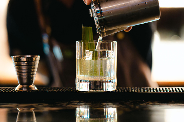 Gold Coast: Cocktail Class with Distillery Tour & Tastings