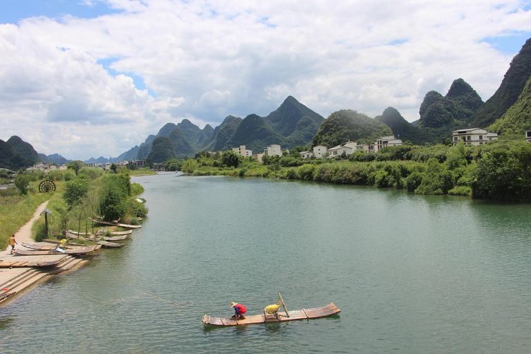 Yangshuo: tour all&#039;alba sul monte Xianggong e rafting sui bambù