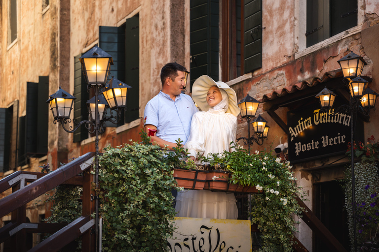 Venice With Professional Photographer Express Photoshoot in Rialto