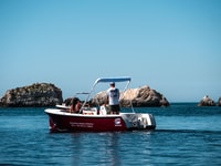 Cagliari, Electric Boat Rental at Marina Piccola - Housity