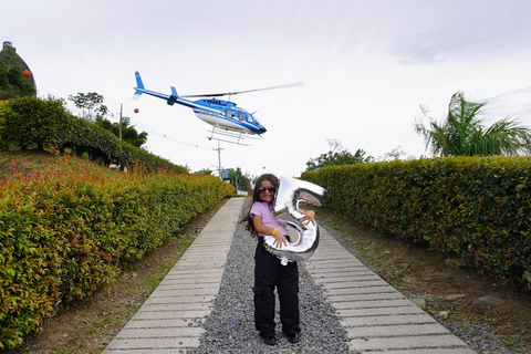 Tour privado a Guatape en helicóptero desde Medellín