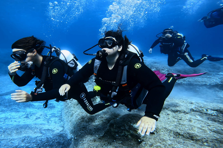 Programa de mergulho autônomo PADI para iniciantes no PeloponesoPADI Discover Scuba Diving para iniciantes