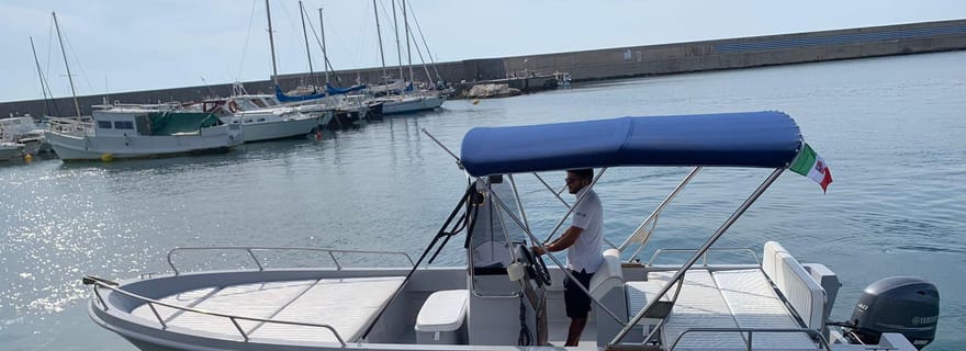 Île d'Ischia : visite privée d'une jounée en bateau sur le Conero 6,6m