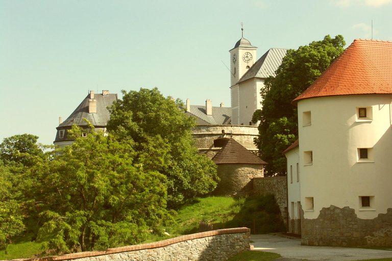 Tour privado de los Castillos de Eslovaquia con Bratislava y cata de vinos