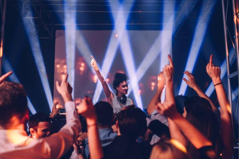 Tour guidato dei pub di Colombo: cammina, bevi e ripetiTour guidato dei pub di Colombo: passeggia, bevi e ripeti