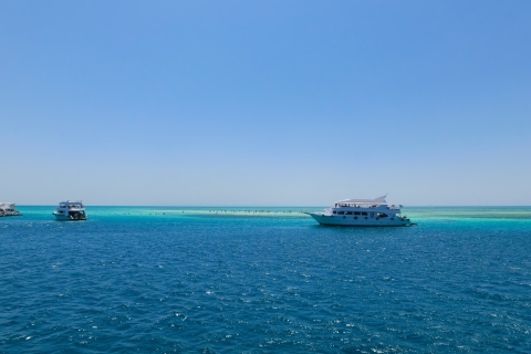 Sharm: Wycieczka łodzią nurkową Ras Mohamed z prywatnym transferemWycieczka łodzią z jednym nurkowaniem zapoznawczym i prywatnymi transferami