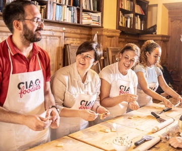 Florence: Pasta & Tiramisu Class with Unlimited Wine
