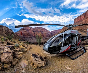 Las Vegas: Grand Canyon West Rim Tour with Helicopter Flight
