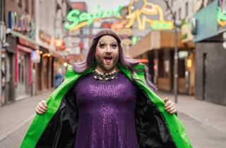 Hamburg: Pamela packt aus Kieztour mit einer Drag Queen