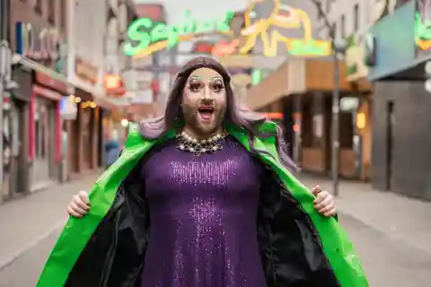 Hamburg: Pamela unpacks! - Kieztour with a drag queen