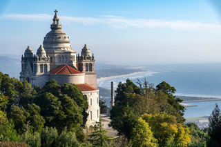 From Porto: Viana do Castelo, Braga and Guimarães Day Tour