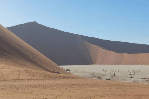 From Swakopmund: Budget Sossusvlei Guided 2-Day Trip