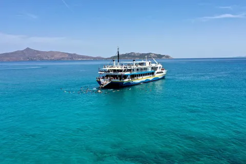 Athens: Swimming Cruise with Lunch, Wine & Live DJ on Board