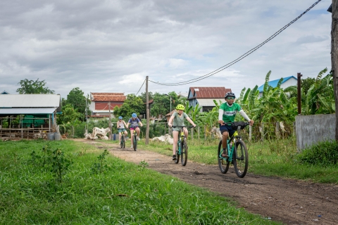 Phnom Penh: Excursión en bicicleta al atardecer en la Isla de la Seda incluye bebidasPhnom Penh: Excursión en bicicleta al atardecer en la Isla de la Seda