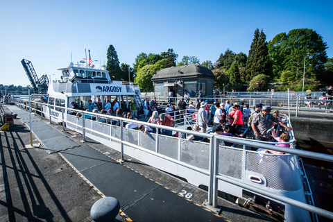 Seattle: Locks Cruise with Local Guide Departs From AGC Marina/Lake Union with Return Bus