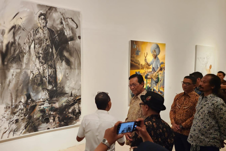 Yogyakarta: viaggio artistico e culturale con artisti localiYogyakarta: un viaggio nell'arte e nella cultura con un artista locale