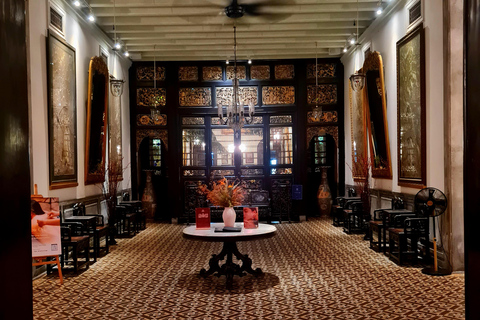 Penang: Private Airport Transfer with Food Tasting