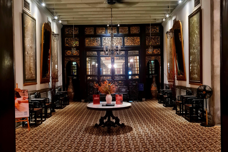 Penang: Private Airport Transfer with Food Tasting