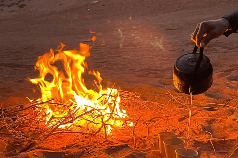 Wadi Rum: 6-Hour Jeep Tour with Bubble Tent Stay and 2 Meals
