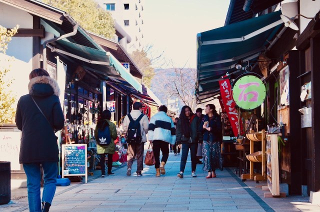 Visit Matsumoto Castle, Sake & Food Walking Tour in Nagano in Matsumoto