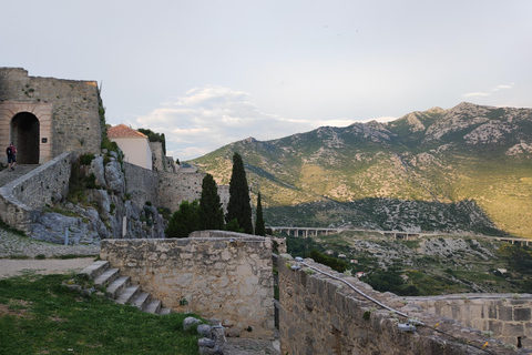 Split: Klis Sunset Sightseeing Tour turístico de ônibusSplit: ônibus Sunset Klis Fortress e passeio a pé