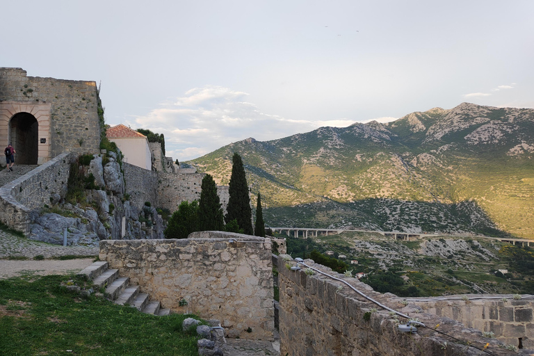 Split: Klis Sunset Sightseeing Tour turístico de ônibusSplit: ônibus Sunset Klis Fortress e passeio a pé