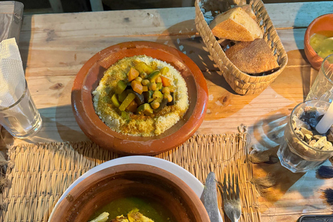 Marrakesz: Agafay Quad Tour z przejażdżką na wielbłądzie, kolacją i pokazemMarrakesz: Agafay Desert Quad Bike, Przejażdżka na wielbłądzie i Dinner Show