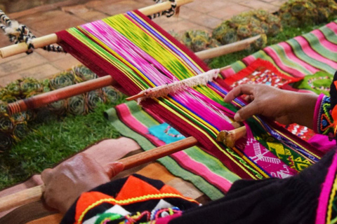 Quito Historic Center: Poncho Museum & Finger Painting Workshop & Souvenir Quito's Historic Center: Poncho Museum, Finger Painting Workshop, and Souvenir